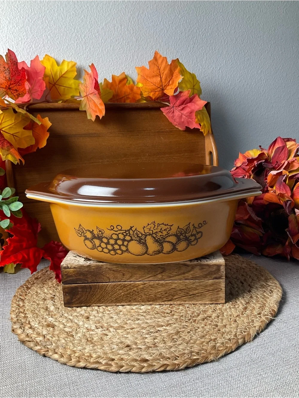 Vintage Pyrex Old Orchard 1.5&2.5 Qt Casserole Set with original lids